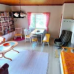Mummola Kahden Makuuhuoneen Laehellae Jokea * Simpele