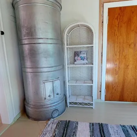 Mummola Kahden Makuuhuoneen Laehellae Jokea Simpele