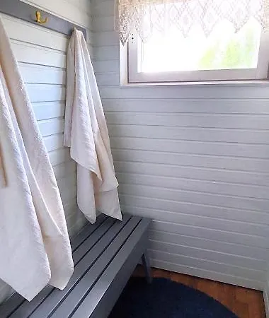 Mummola Kahden Makuuhuoneen Laehellae Jokea * Simpele