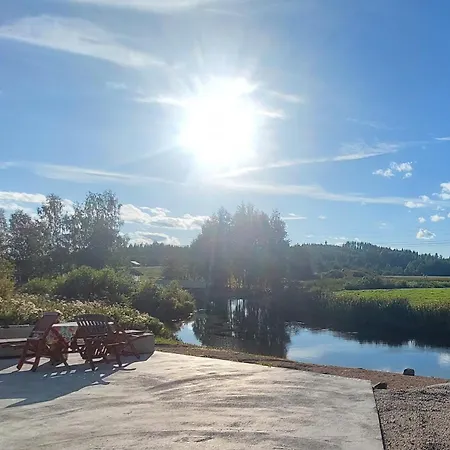 Mummola Kahden Makuuhuoneen Laehellae Jokea * Simpele