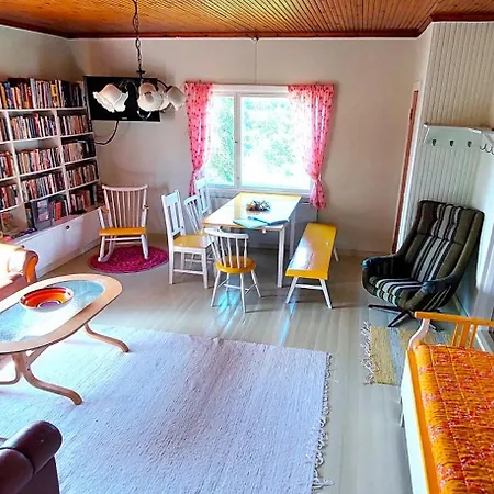 Mummola Kahden Makuuhuoneen Laehellae Jokea * Simpele