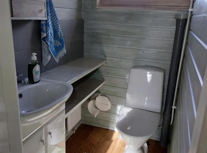 Mummola Kahden Makuuhuoneen Laehellae Jokea * Simpele